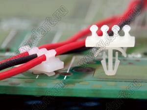 MUT-11-1 разделитель проводов с защелкой в панель; 9,0x4,5мм; 3-кан.; нейлон-66 (UL); натуральный